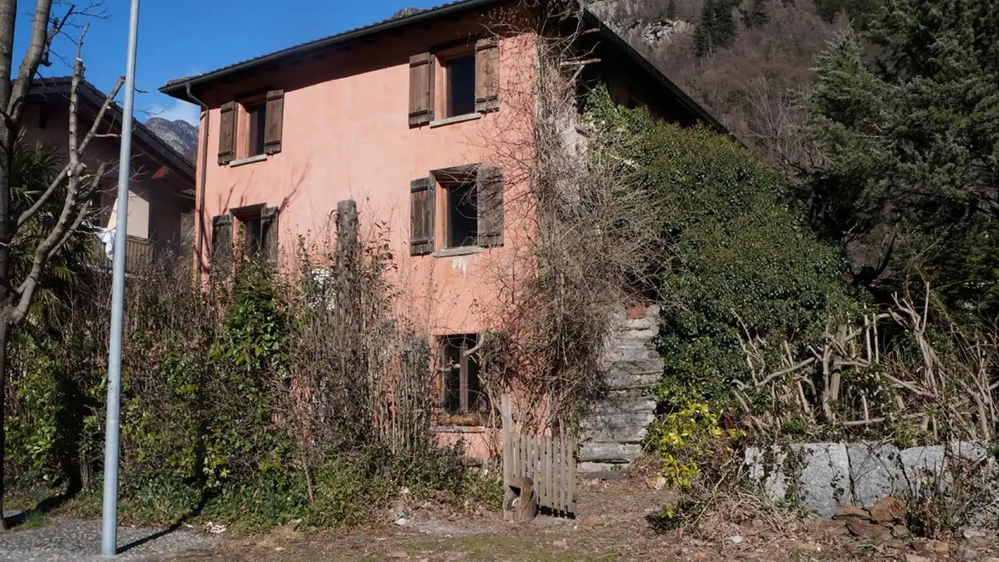 Residential building for sale - 6705 Cresciano