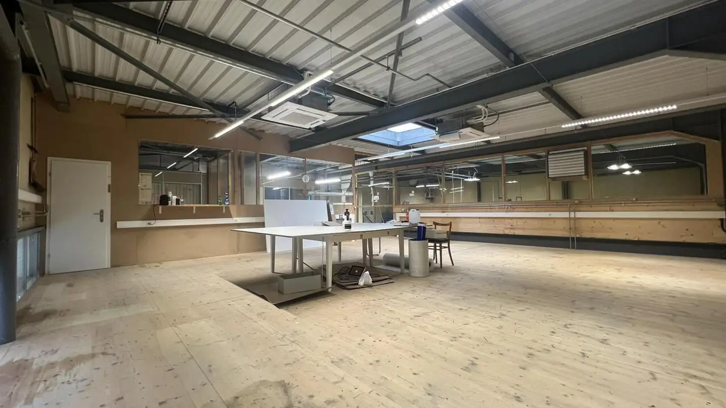 Commerciale in affitto - Rouges-Terres 1a, 2068 Hauterive NE - Photo 2