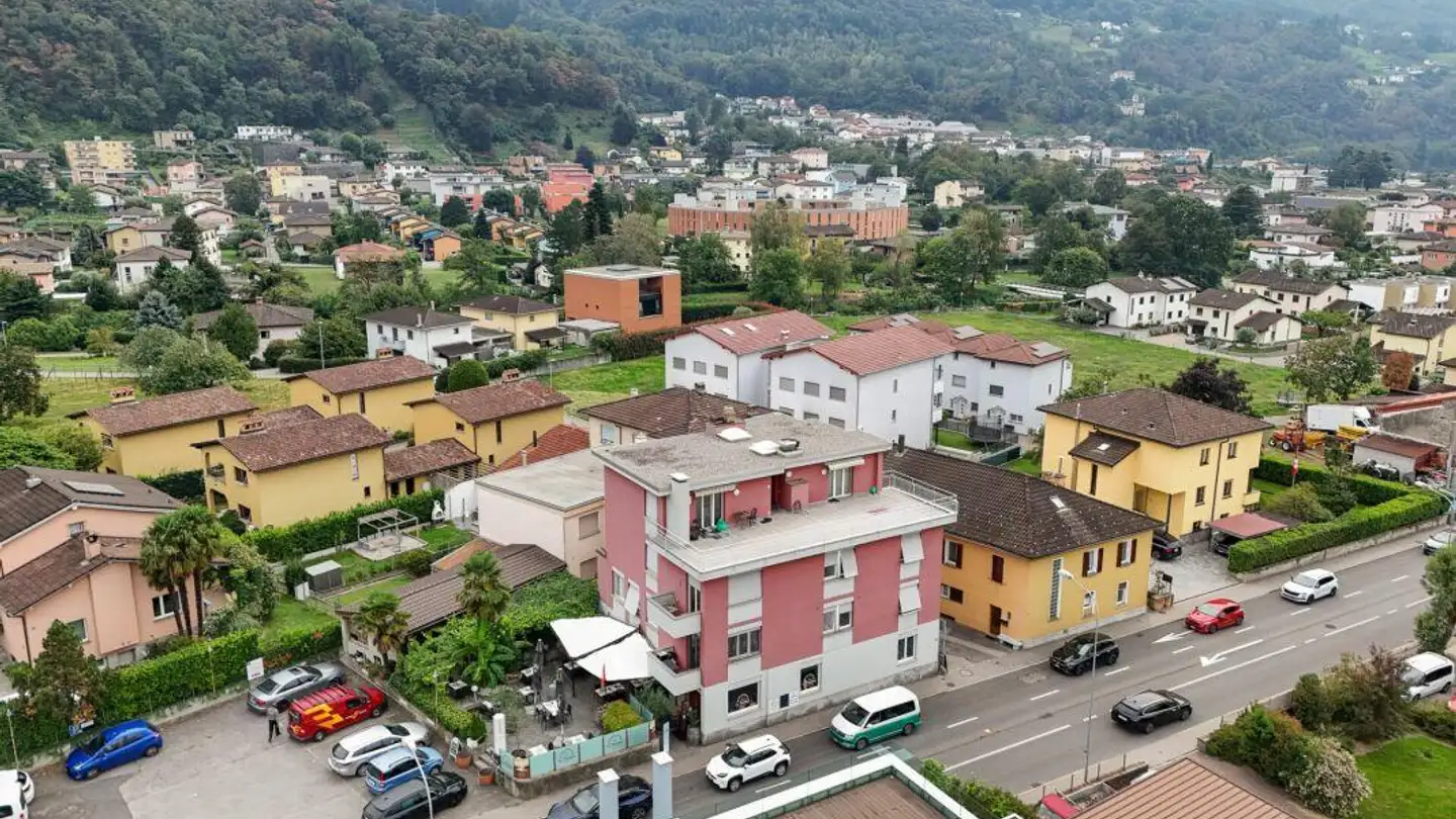 Mixed-use building for sale - Via Monte Ceneri 17, 6512 Giubiasco