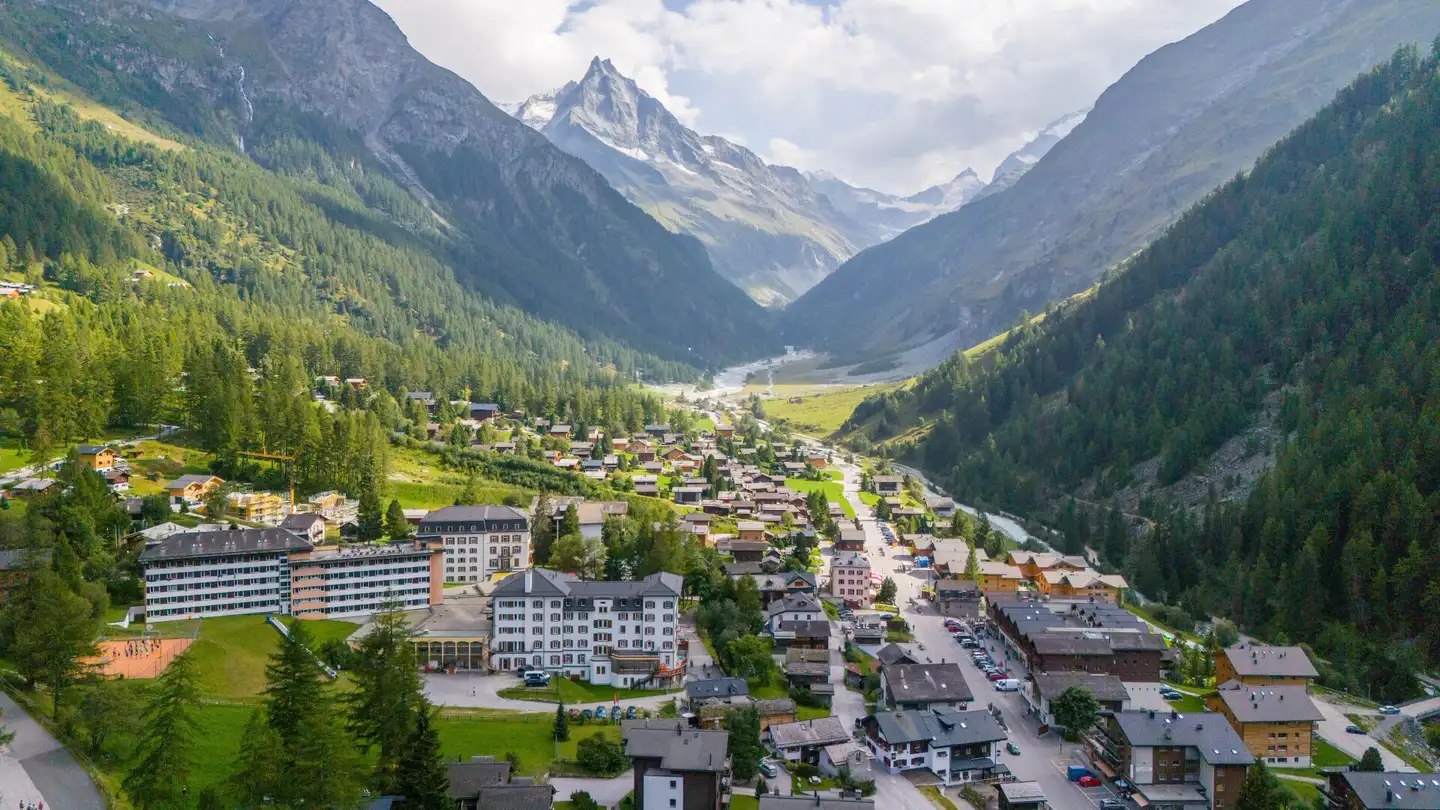 Residential building for sale - 3961 Zinal - Photo 2