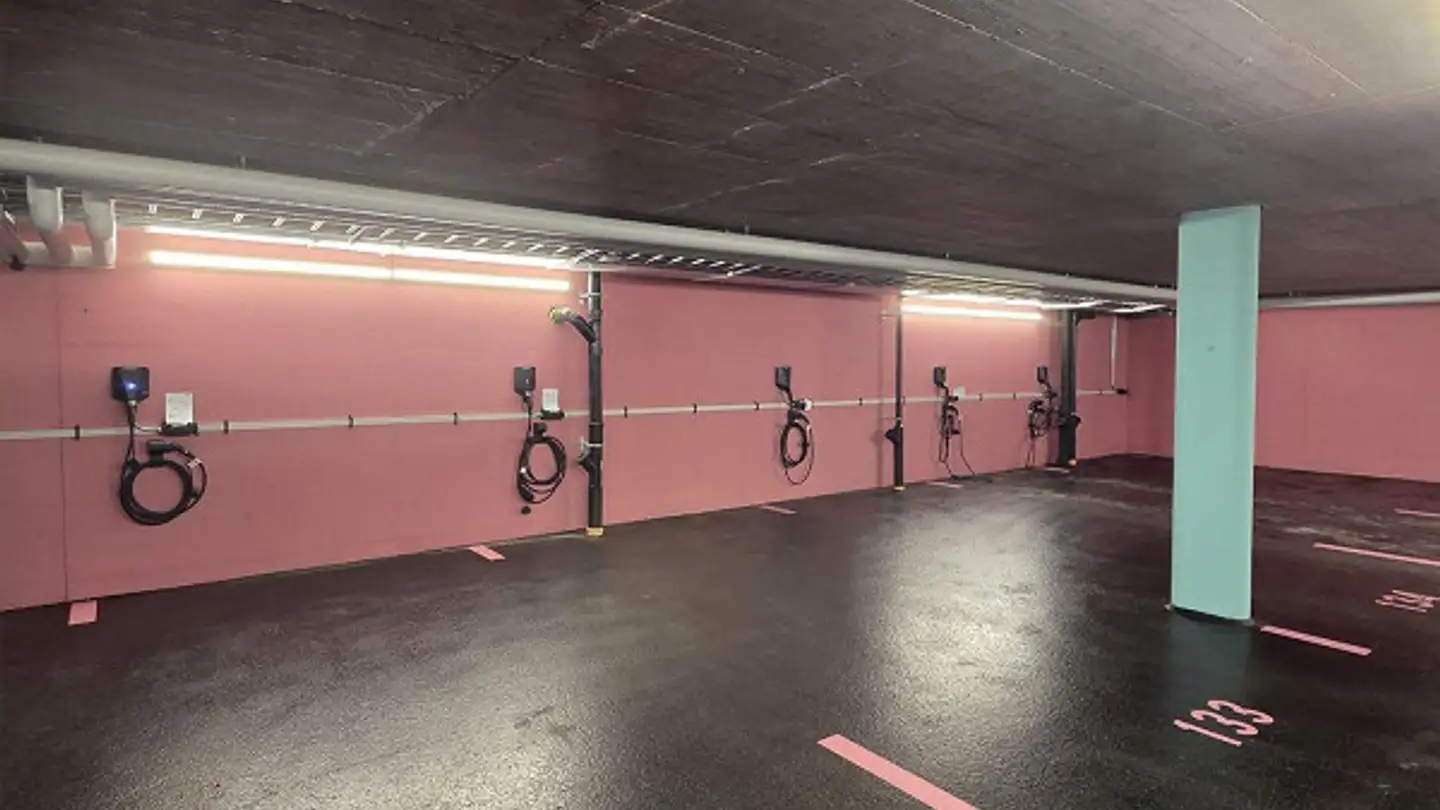 Place de parking souterraine à louer - Eichhölzlistrasse 8, 8192 Glattfelden - Photo 2