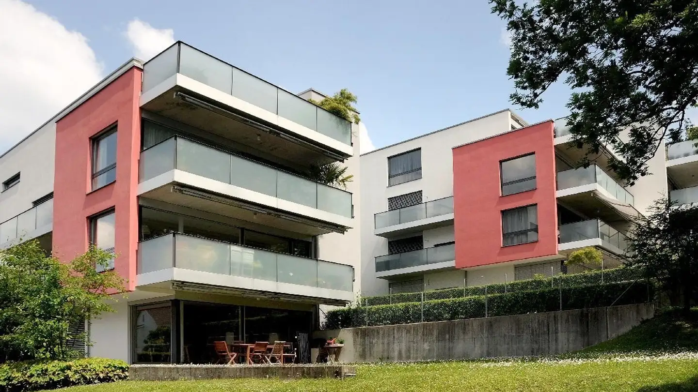 Überdachter Motorradparkplatz mieten - Hinterbergstrasse 104, 8044 Zürich