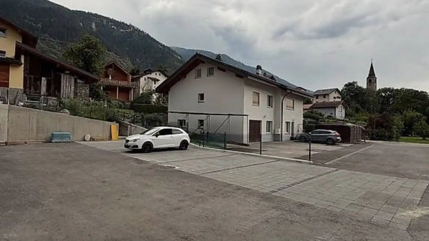 Place de parking extérieure à louer - Impasse Du Rhonett 20, 3966 Chalais