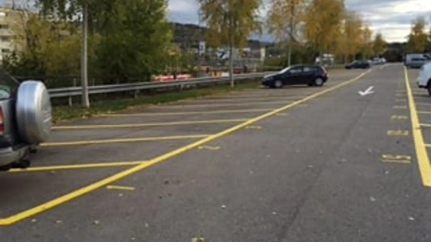 Place de parking extérieure à louer - Hochstrasse 20, 8200 Schaffhausen