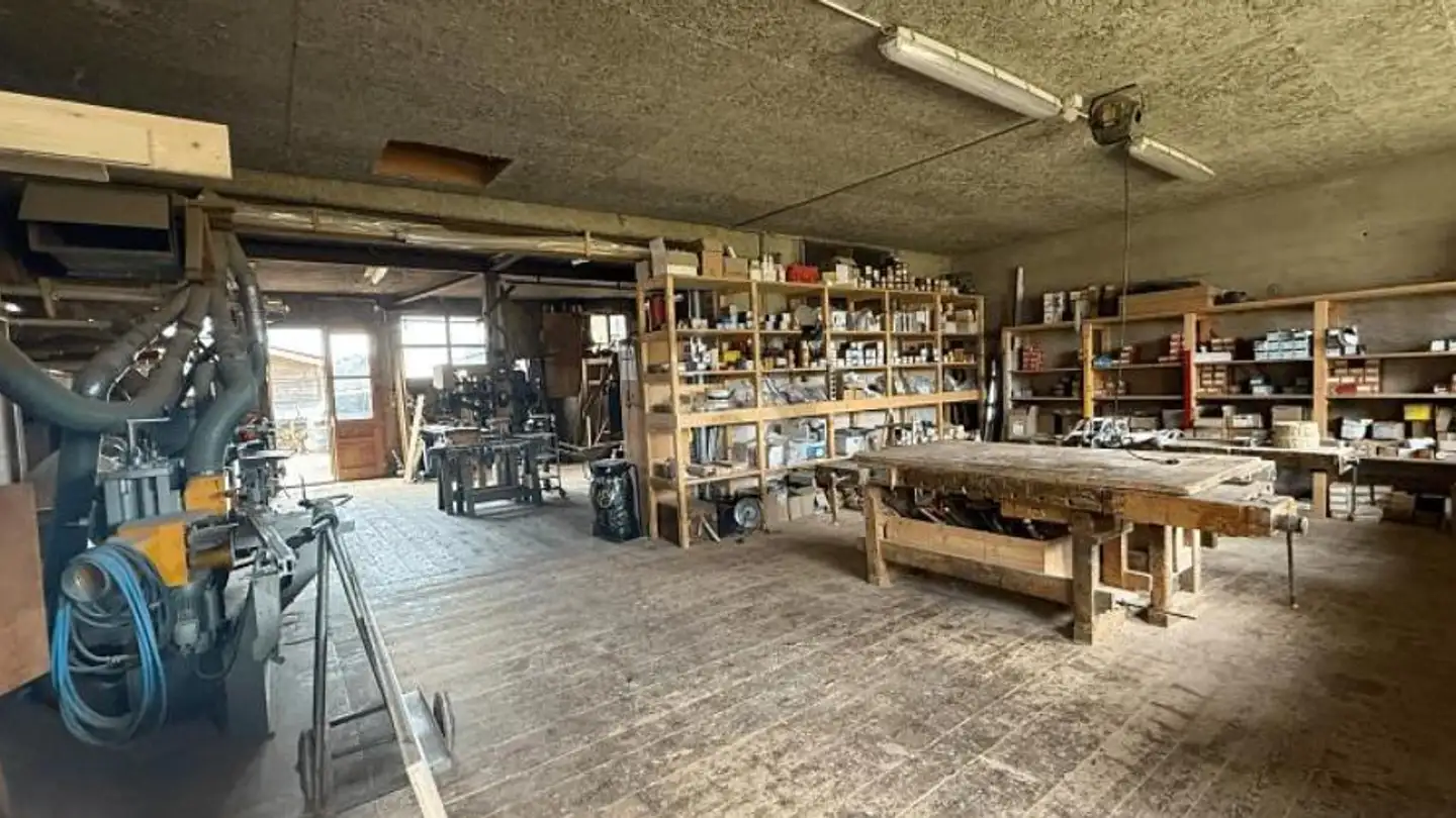 Workshop for rent - 2126 Les Verrières