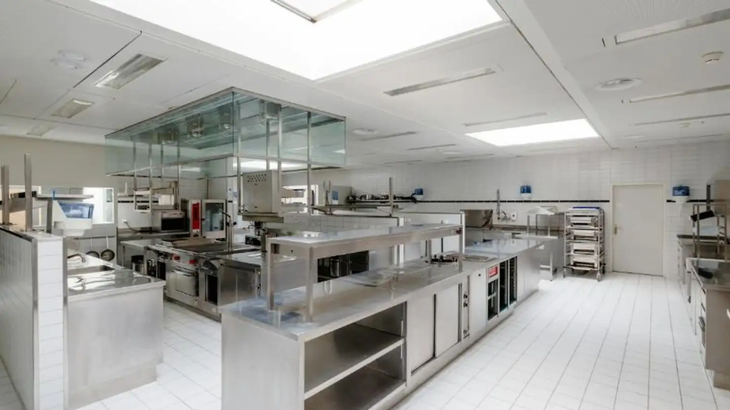 Commerciale in affitto - Bachtobelstrasse 1, 8810 Horgen