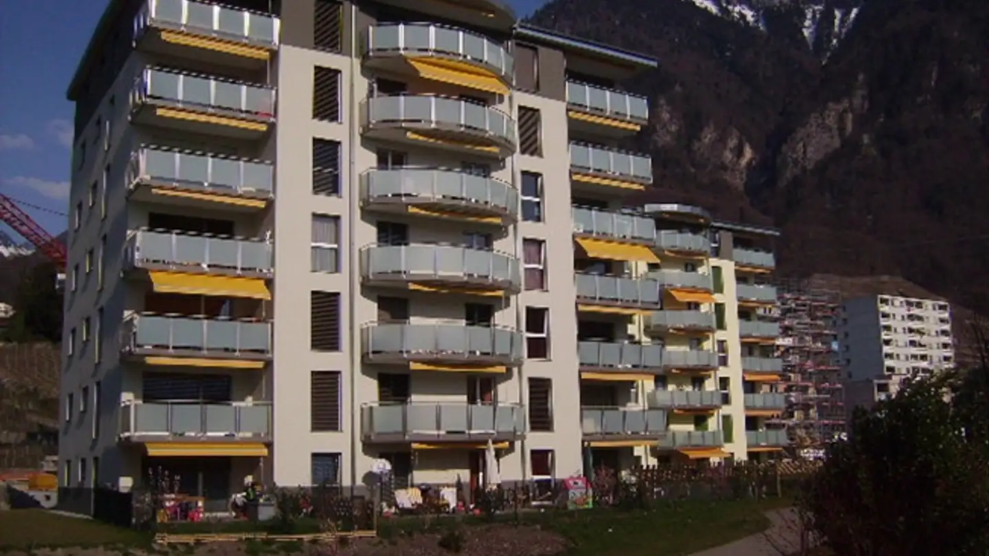 Place de parking extérieure à louer - Rue De Carroz-Devant 12, 1844 Villeneuve VD