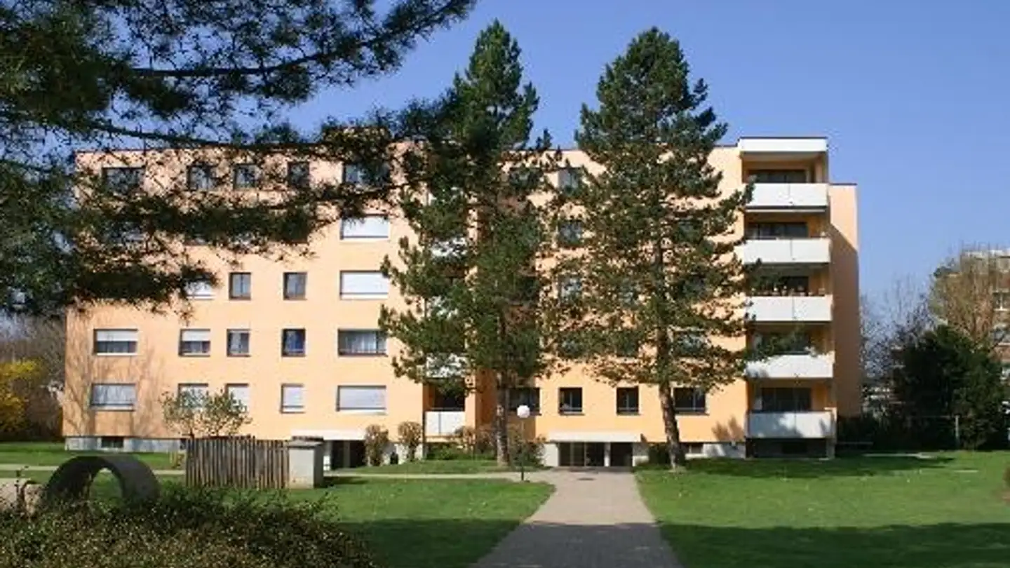 Place de parking souterraine à louer - 8610 Uster