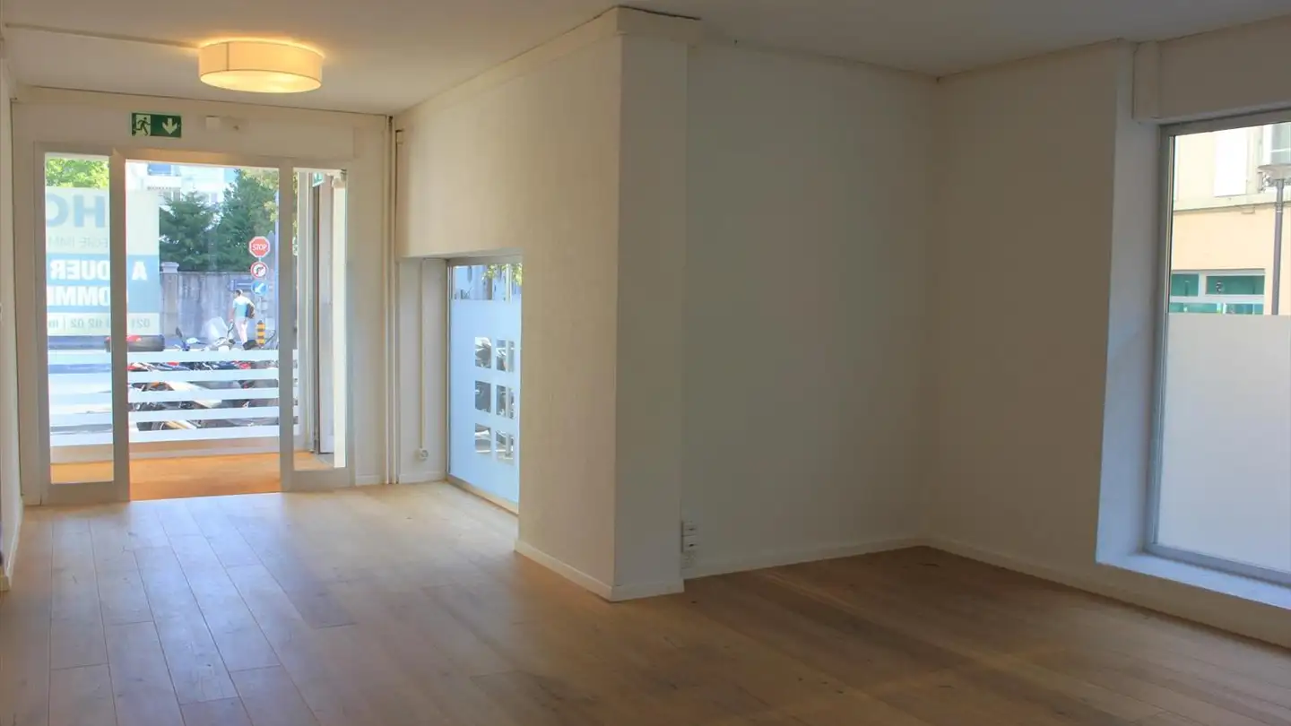 Shopping center for rent - Rue De Couvaloup 2, 1110 Morges
