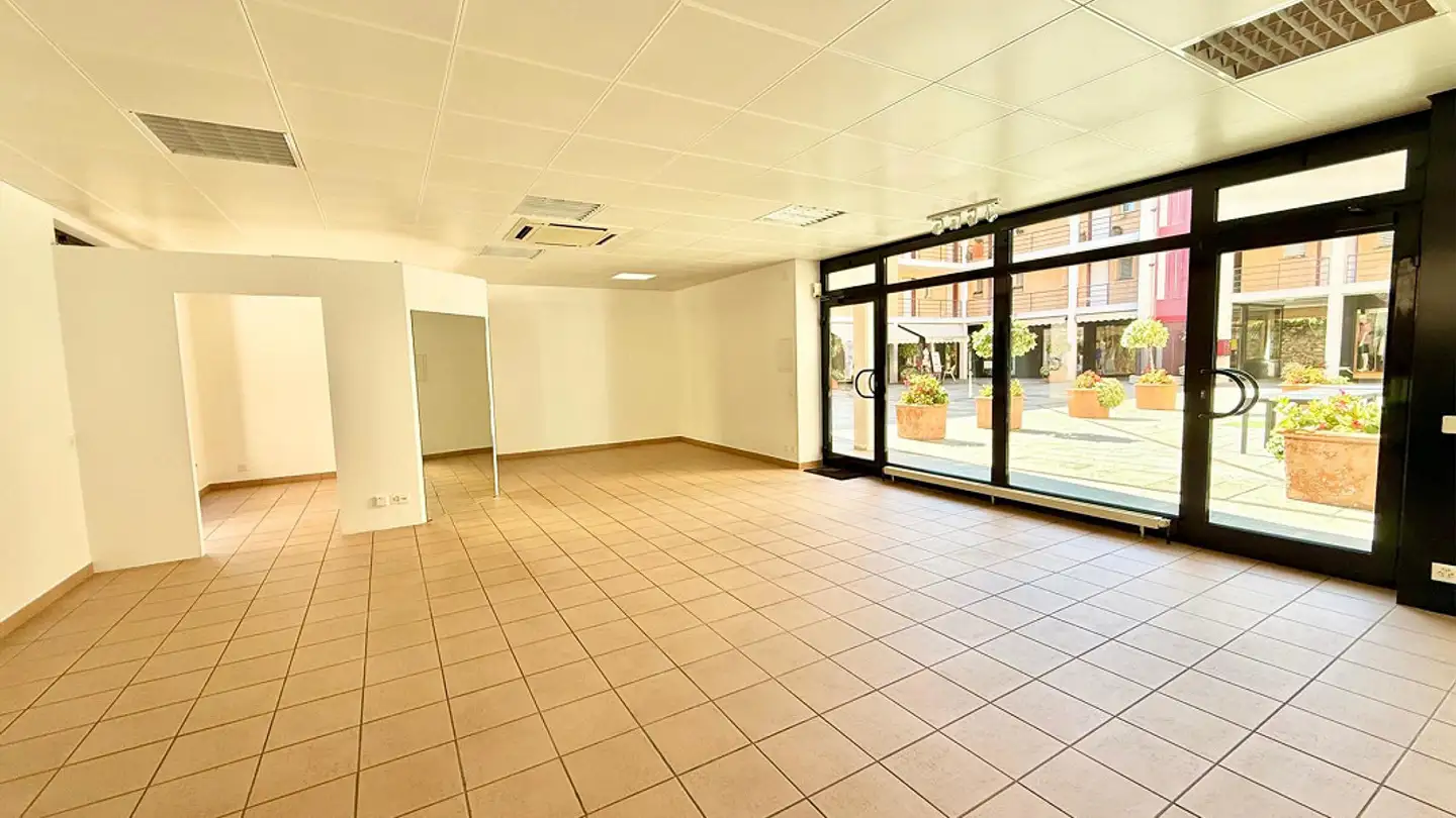 Shop for rent - 6612 Ascona - Photo 2