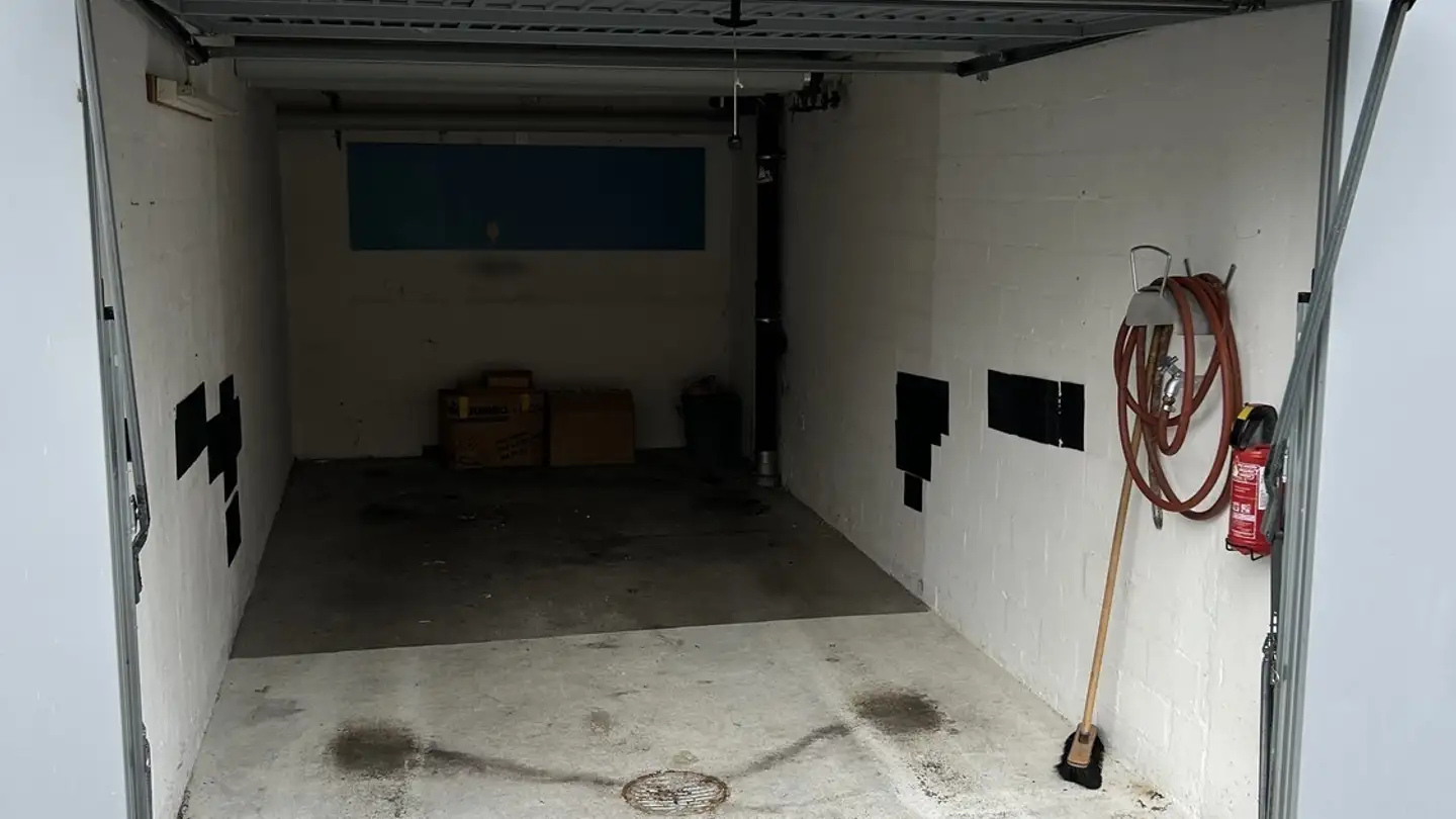 Place de parking extérieure à louer - Zinggenstrasse 8, 8953 Dietikon