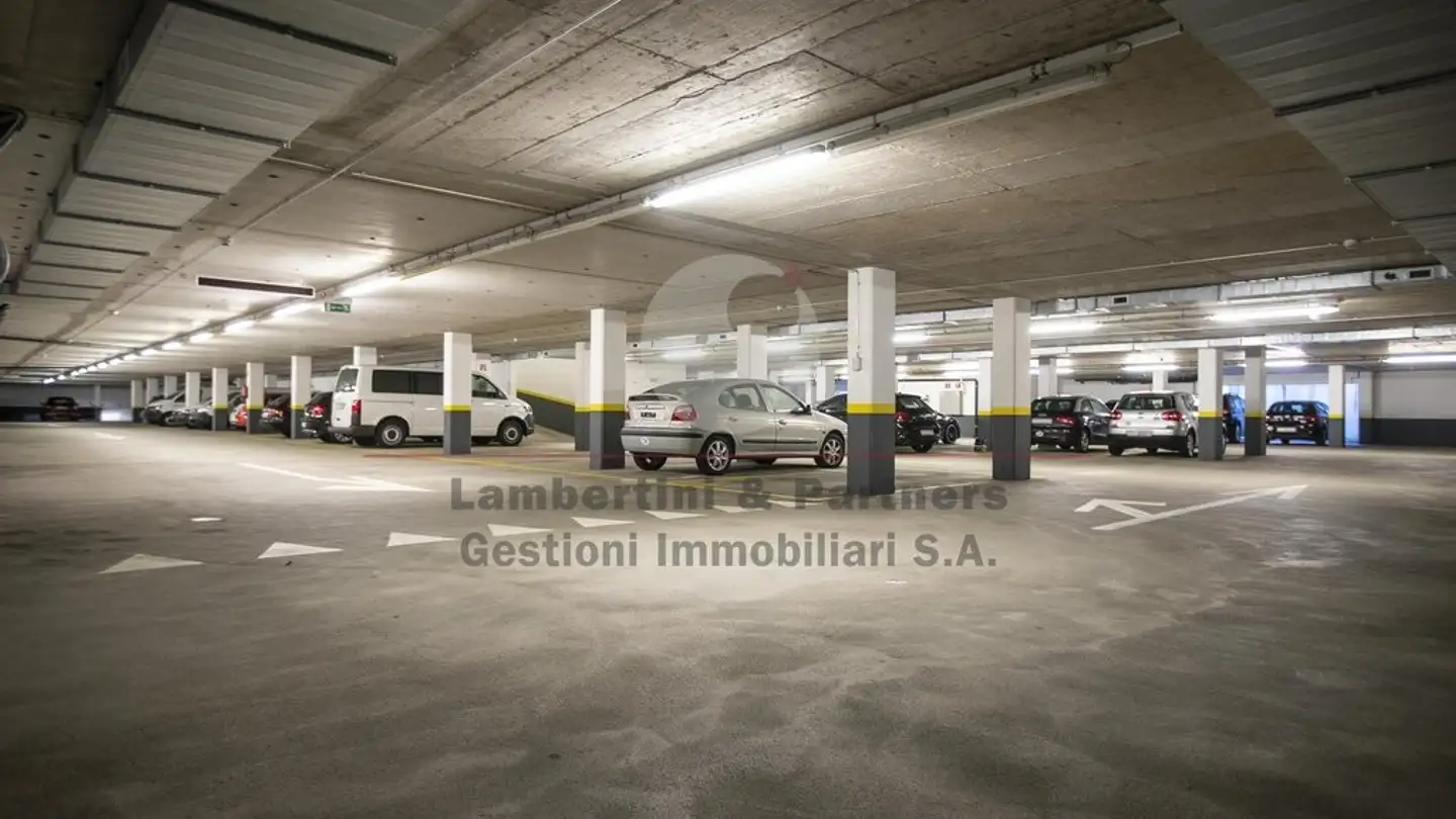 Underground parking space for rent - Via Luigi Lavizzari 8, 6600 Locarno