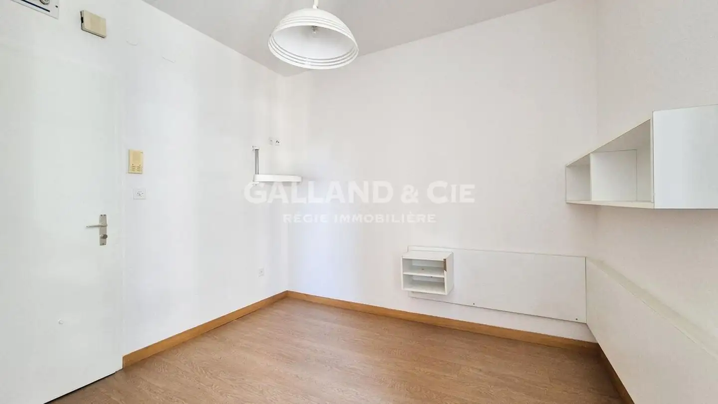 Single room for rent - Rue De La Louve, 1003 Lausanne - Photo 2