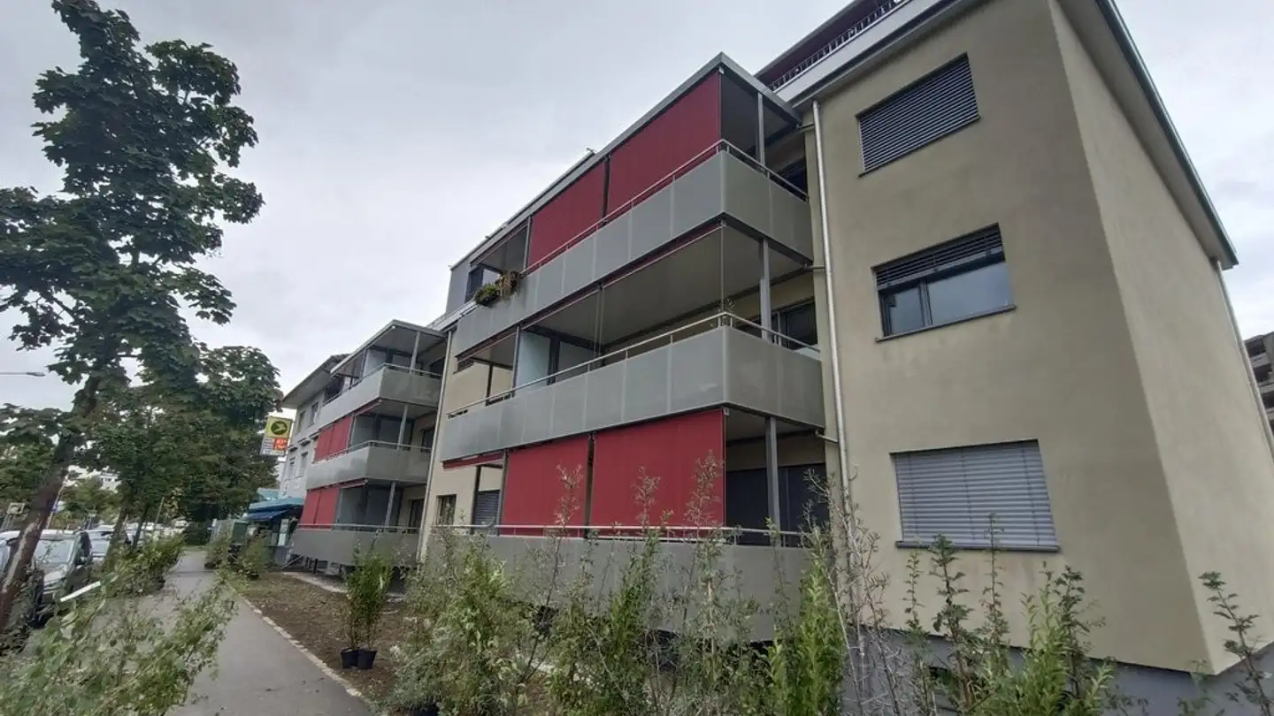 Place de parking extérieure à louer - Schöneggstrasse 49, 8953 Dietikon