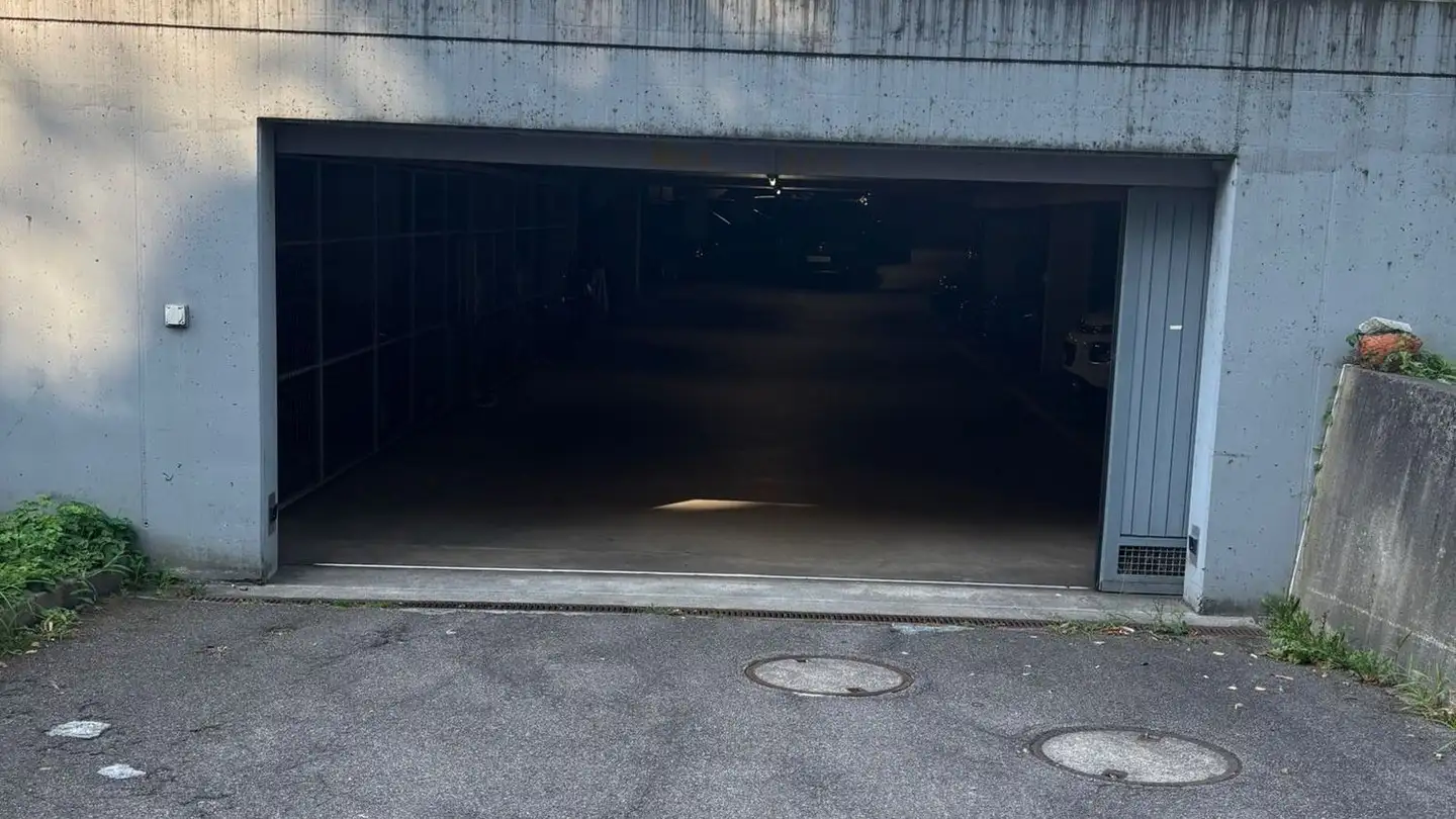 Place de parking souterraine à louer - Seestrasse 170, 8802 Kilchberg ZH
