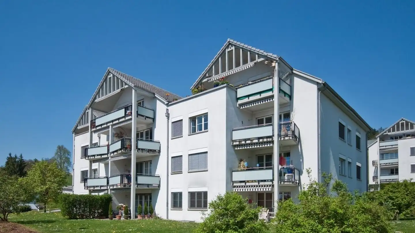 Überdachter Motorradparkplatz mieten - Gerichtshausstrasse 1, 8340 Hinwil