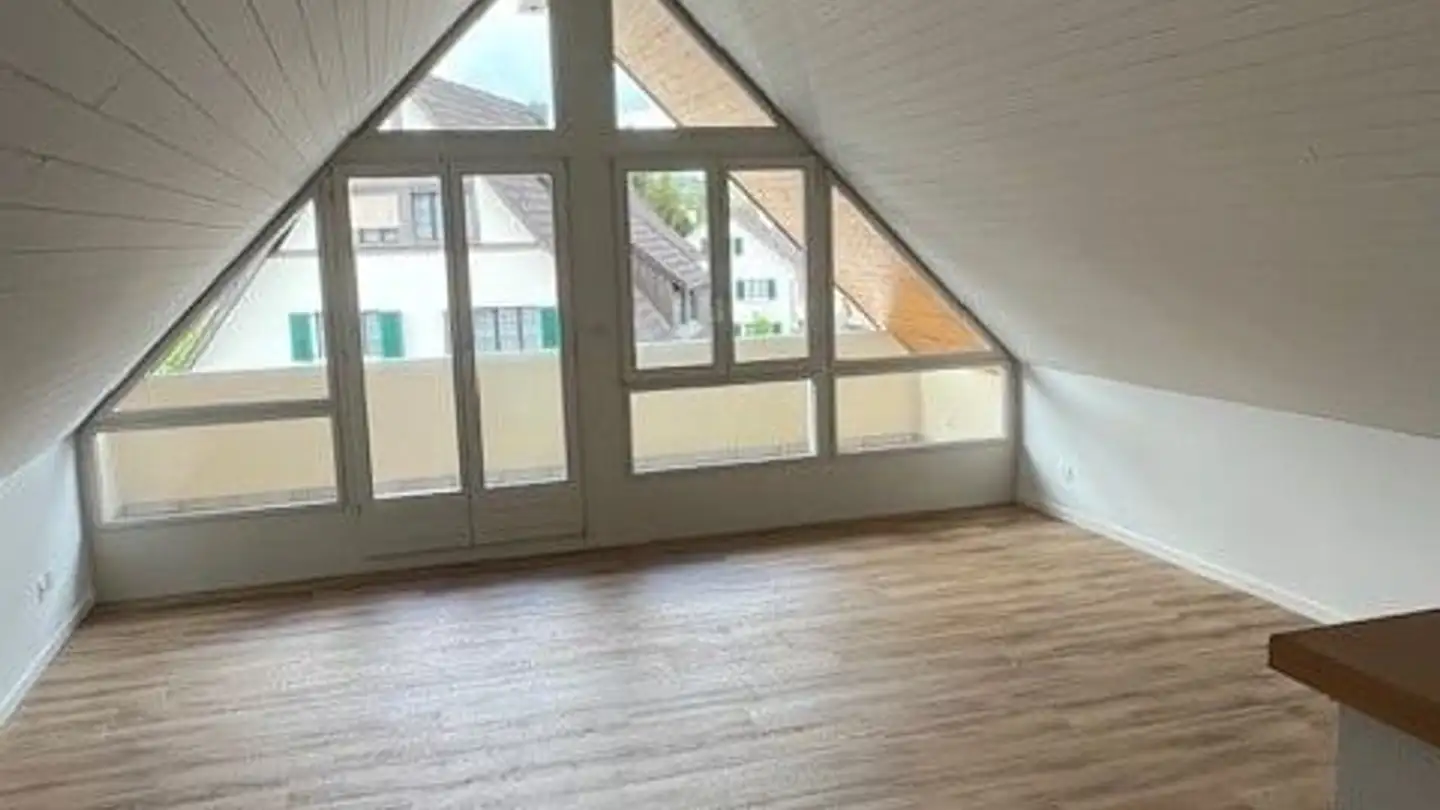 Attique à louer - Mattenweg 3, 4148 Pfeffingen