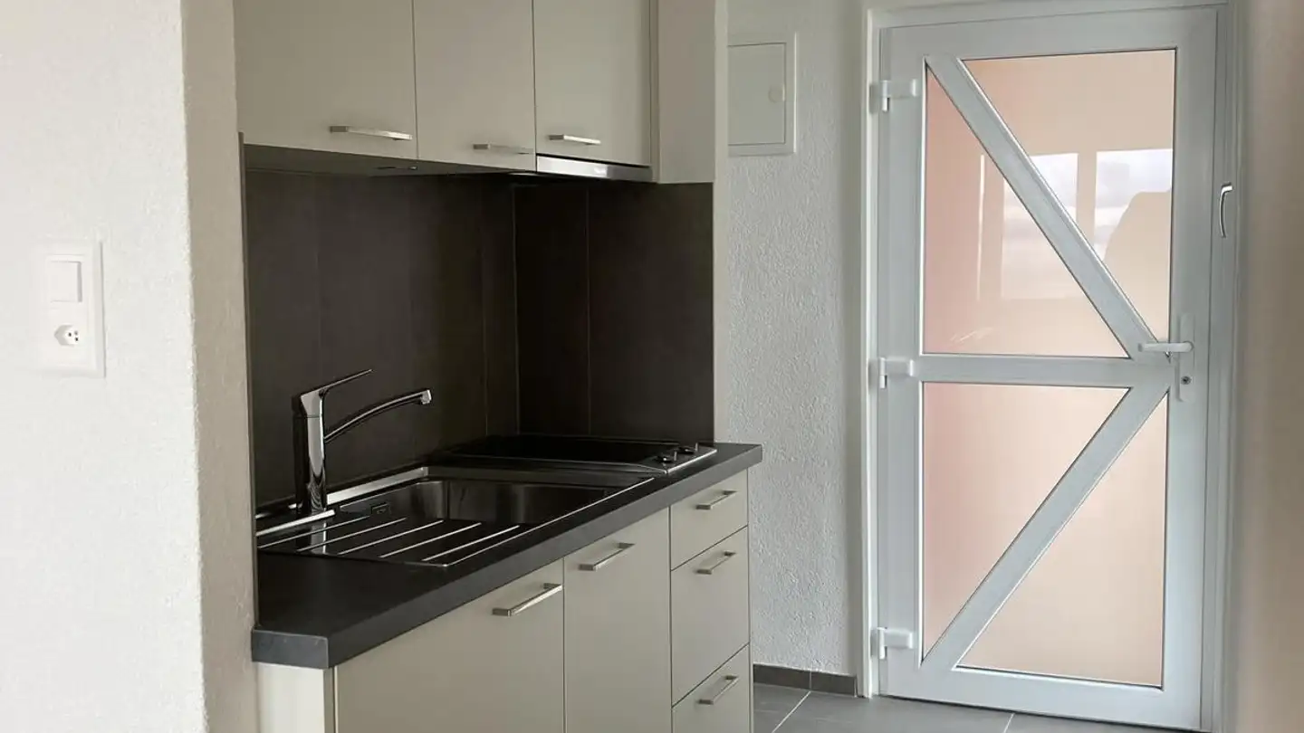 Studio for rent - Rue Pierre-De-Vingle 18, 2000 Neuchâtel - Photo 3