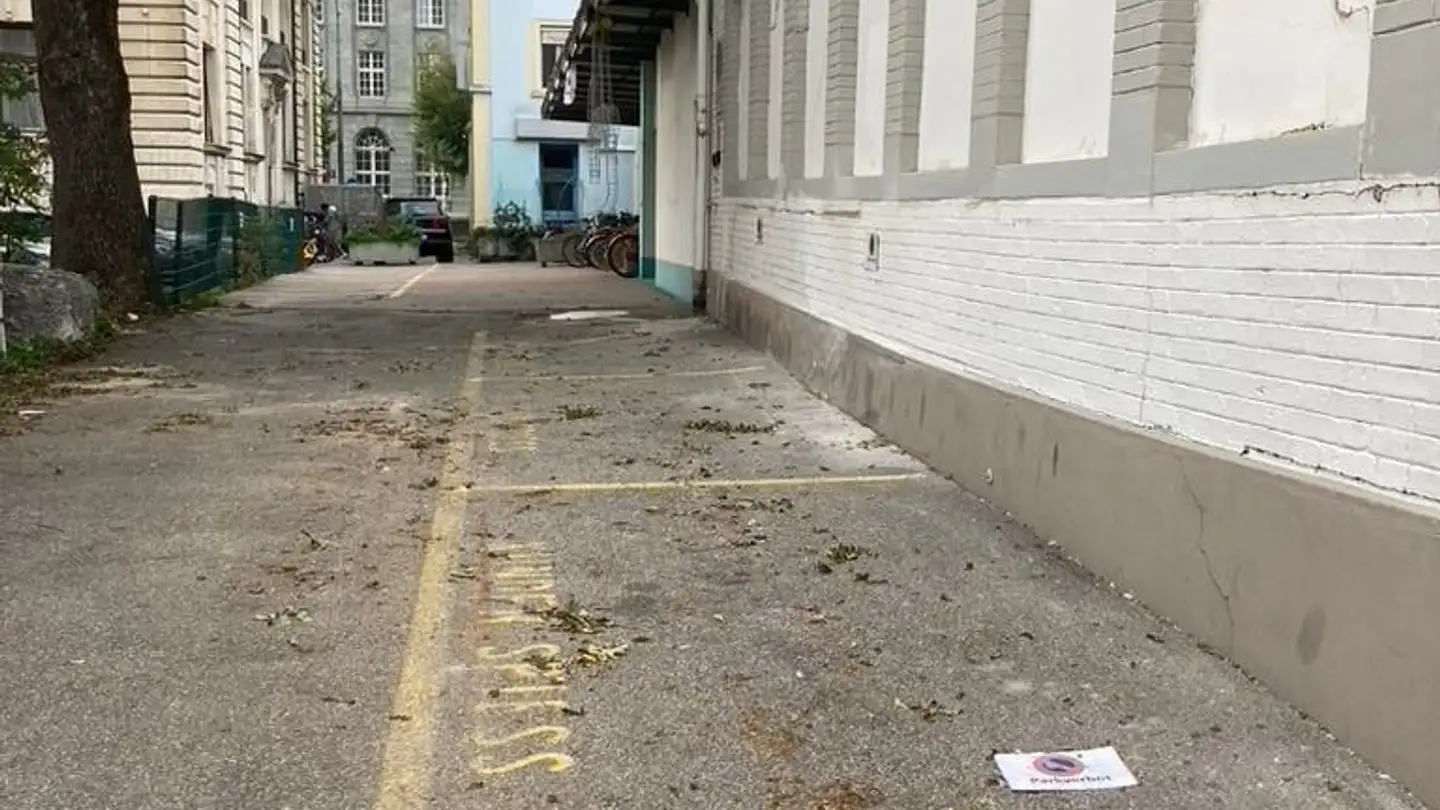 Place de parking extérieure à louer - Quai Du Haut / Oberer Quai 6, 2503 Biel/Bienne