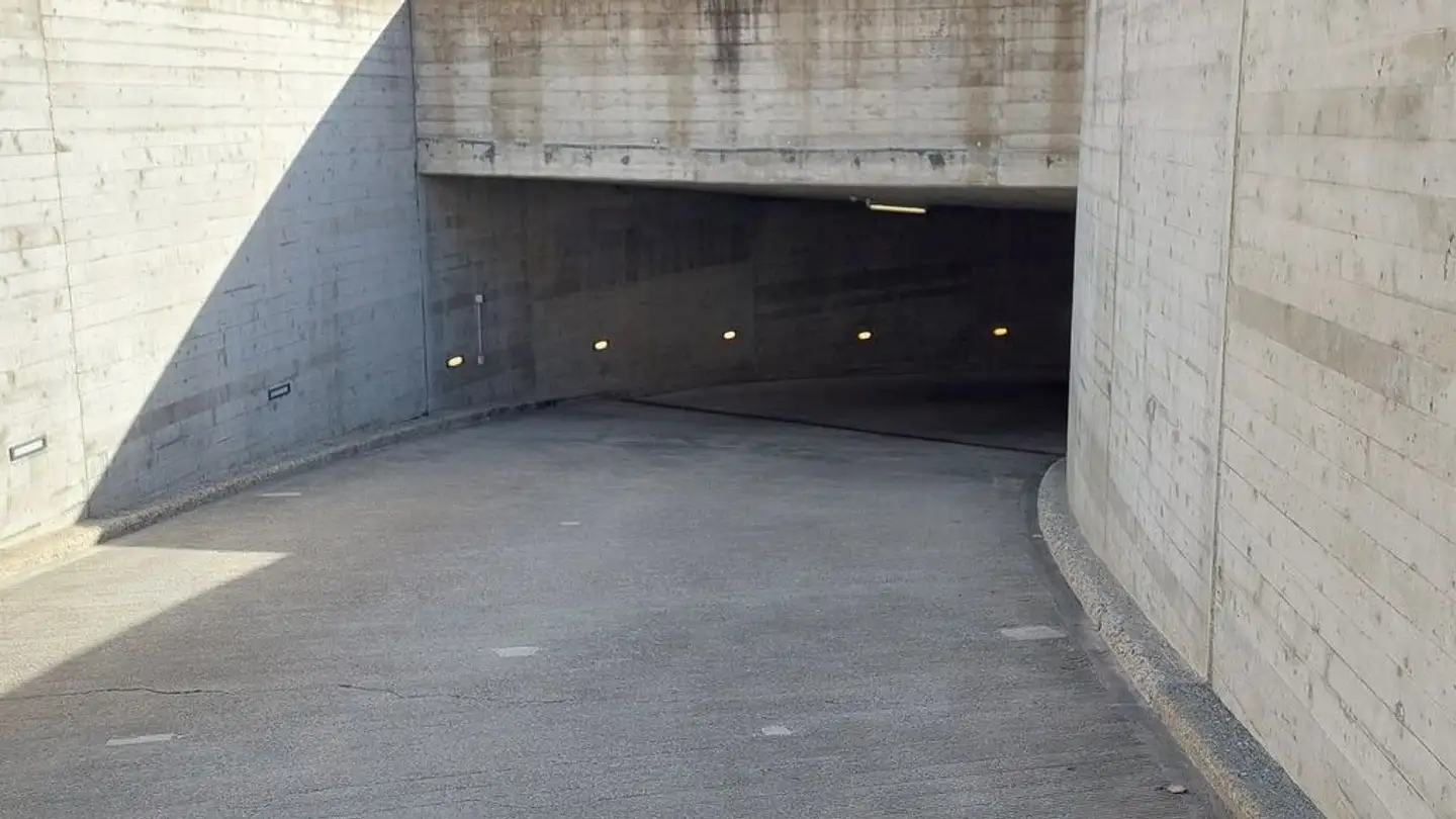 Underground parking space for rent - Quadratscha 38b, 7503 Samedan