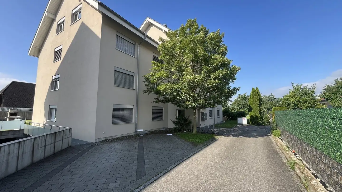 Place de parking extérieure à louer - Steingasse 46, 4538 Oberbipp