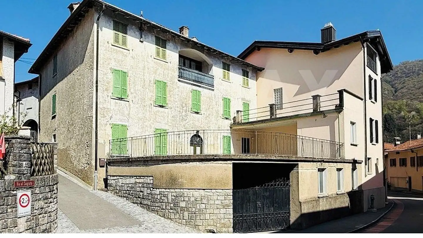 Residential building for sale - 6837 Caneggio