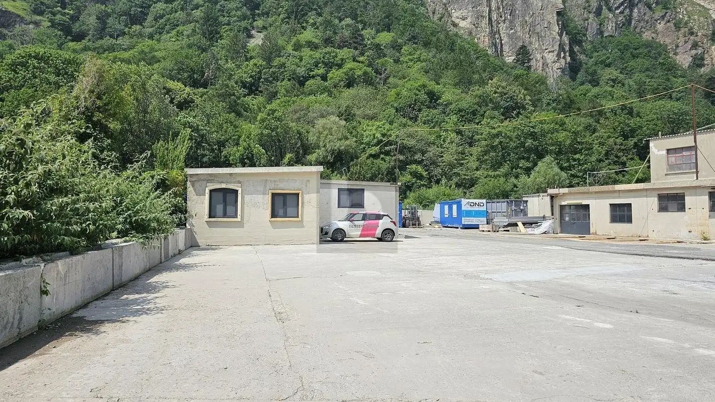 Industrial property for rent - 1904 Vernayaz - Photo 2