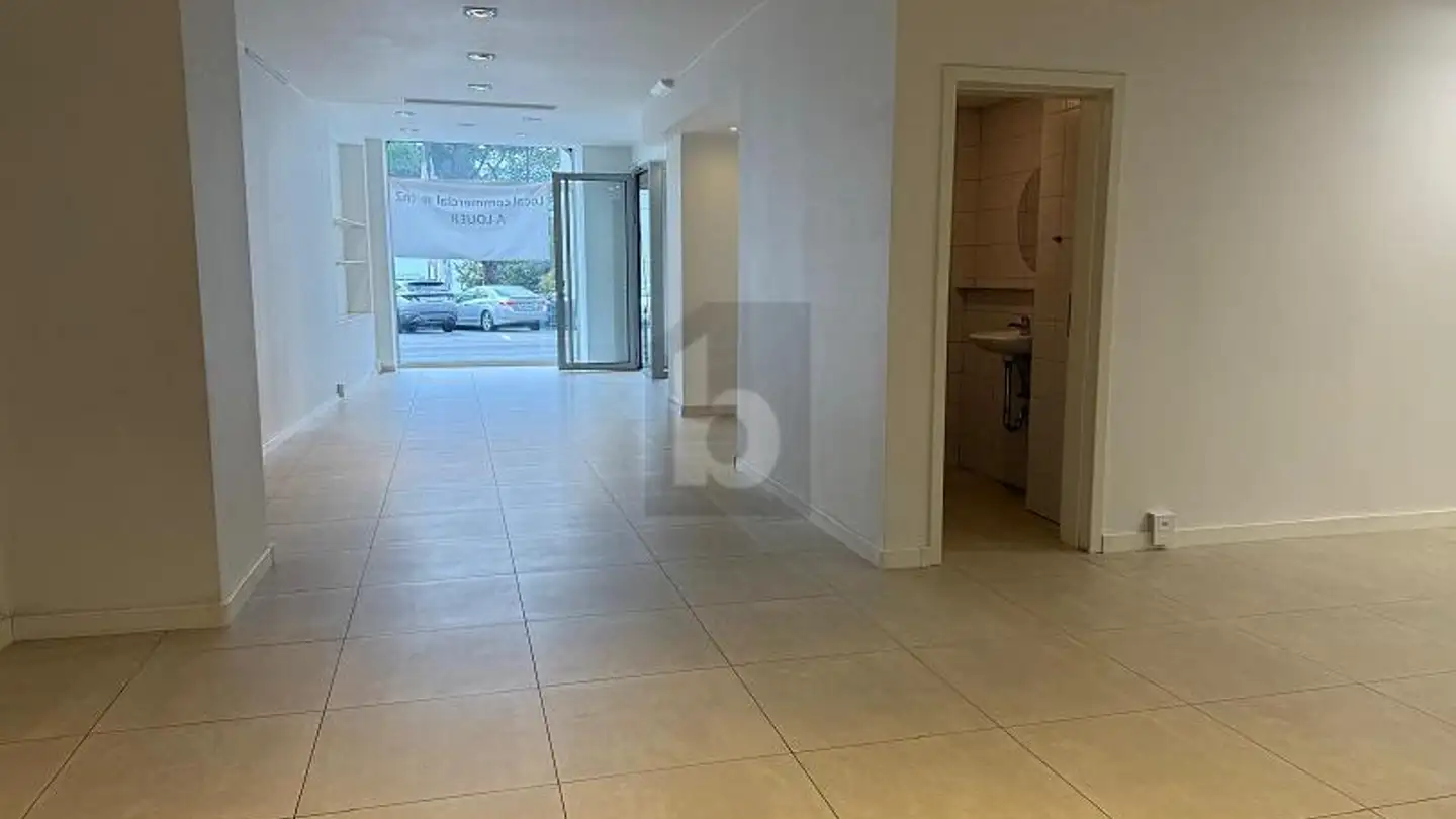 Commercial for rent - 1820 Montreux