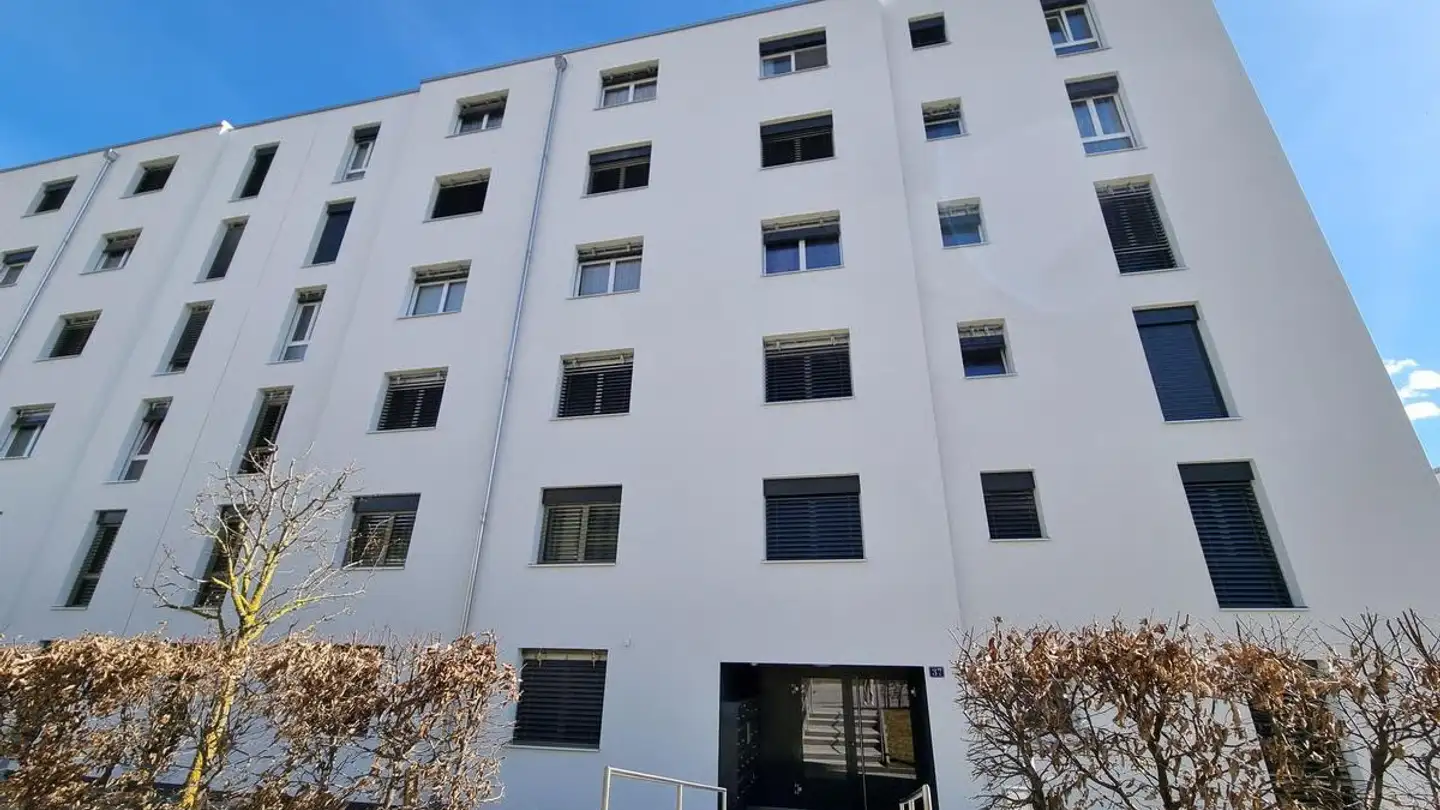 Place de parking couverte à louer - Avenue Charles-Naine 37, 2300 La Chaux-de-Fonds