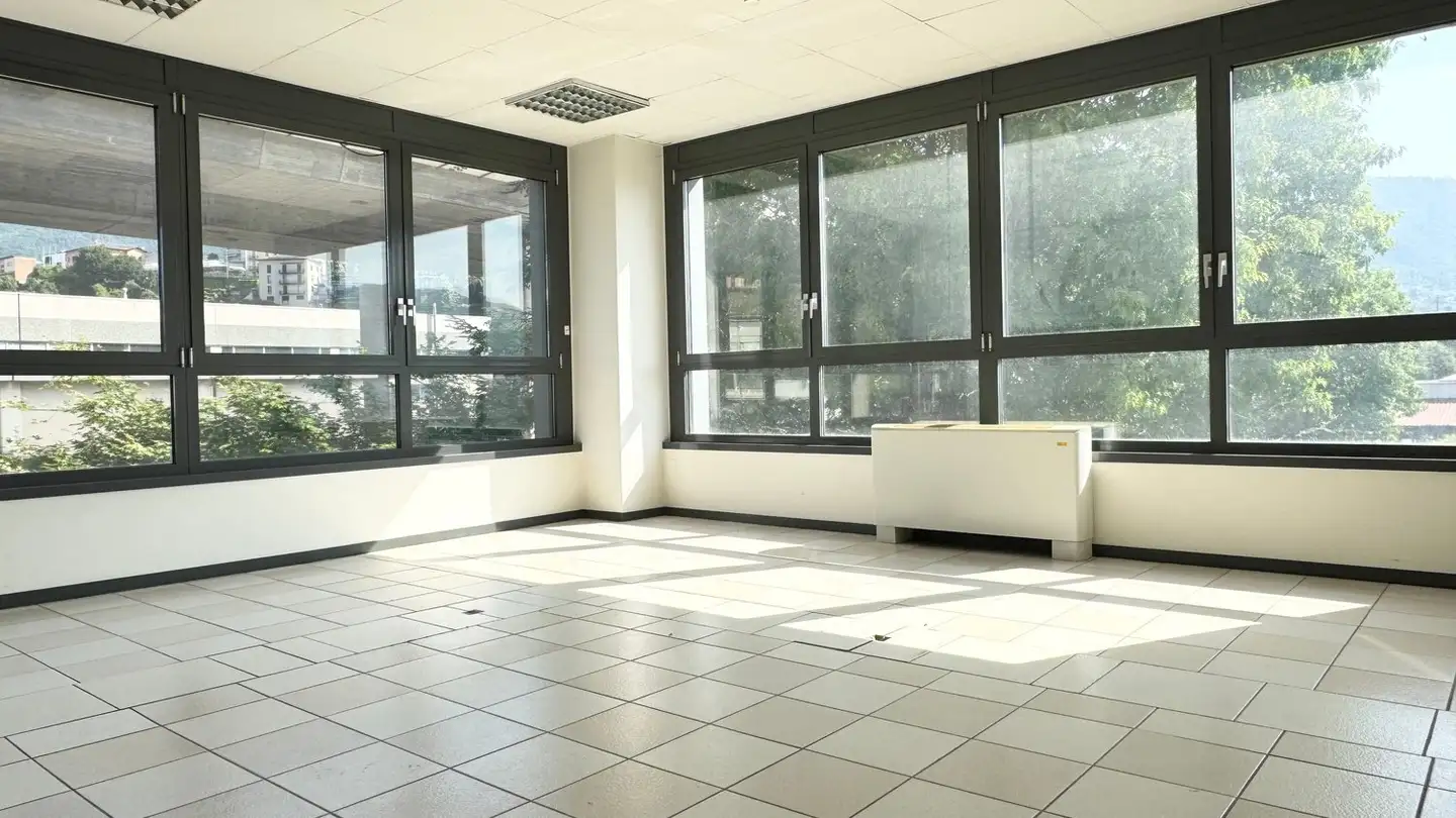 Spazio ufficio in affitto - Via Giuseppe Motta 5, 6828 Balerna - Foto 2