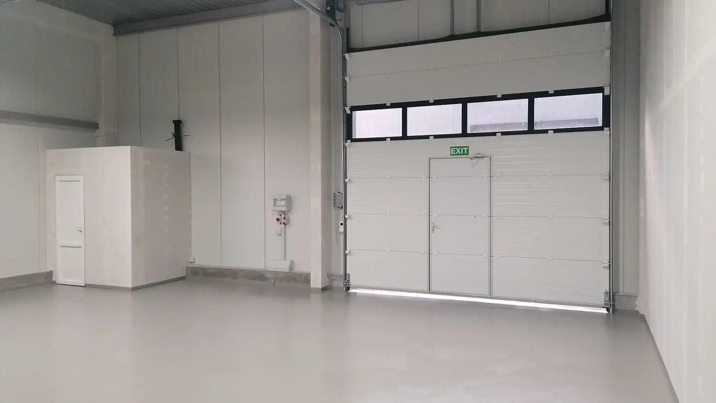 Mixed-use building for rent - 1897 Bouveret