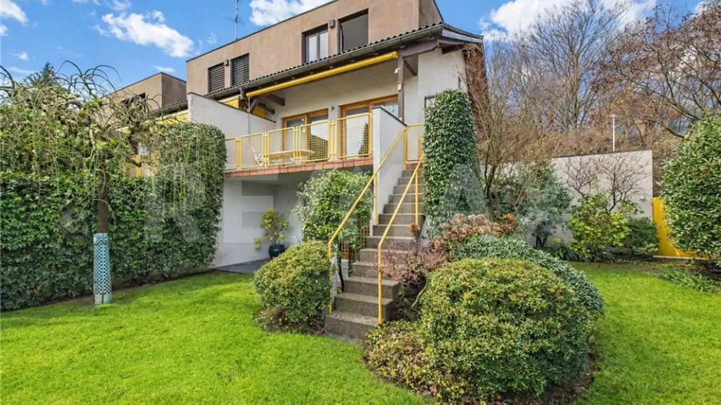 Row house for sale - 6914 Carona