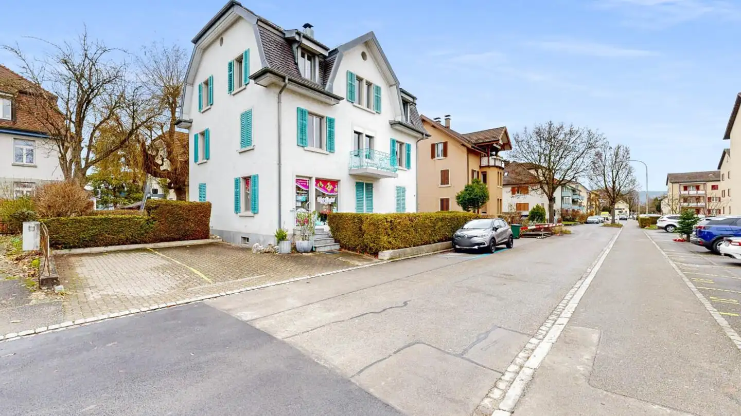 Mixed-use building for sale - 8953 Dietikon