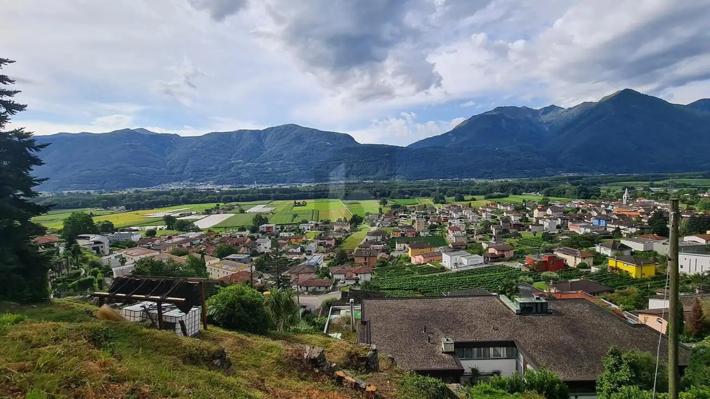 Terrain constructible à vendre - 6516 Cugnasco