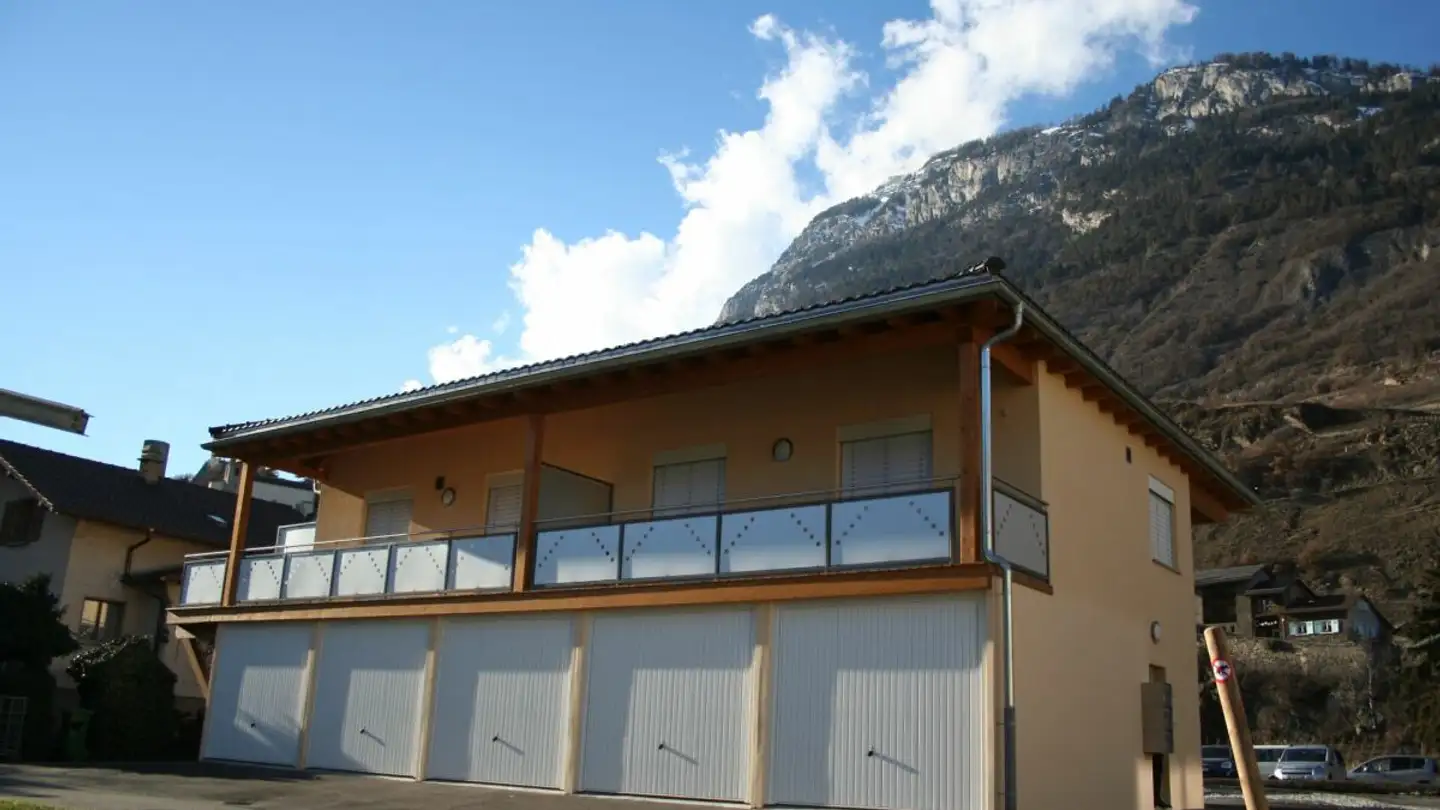 Outdoor parking space for rent - Route Des Sautes 2, 1913 Saillon