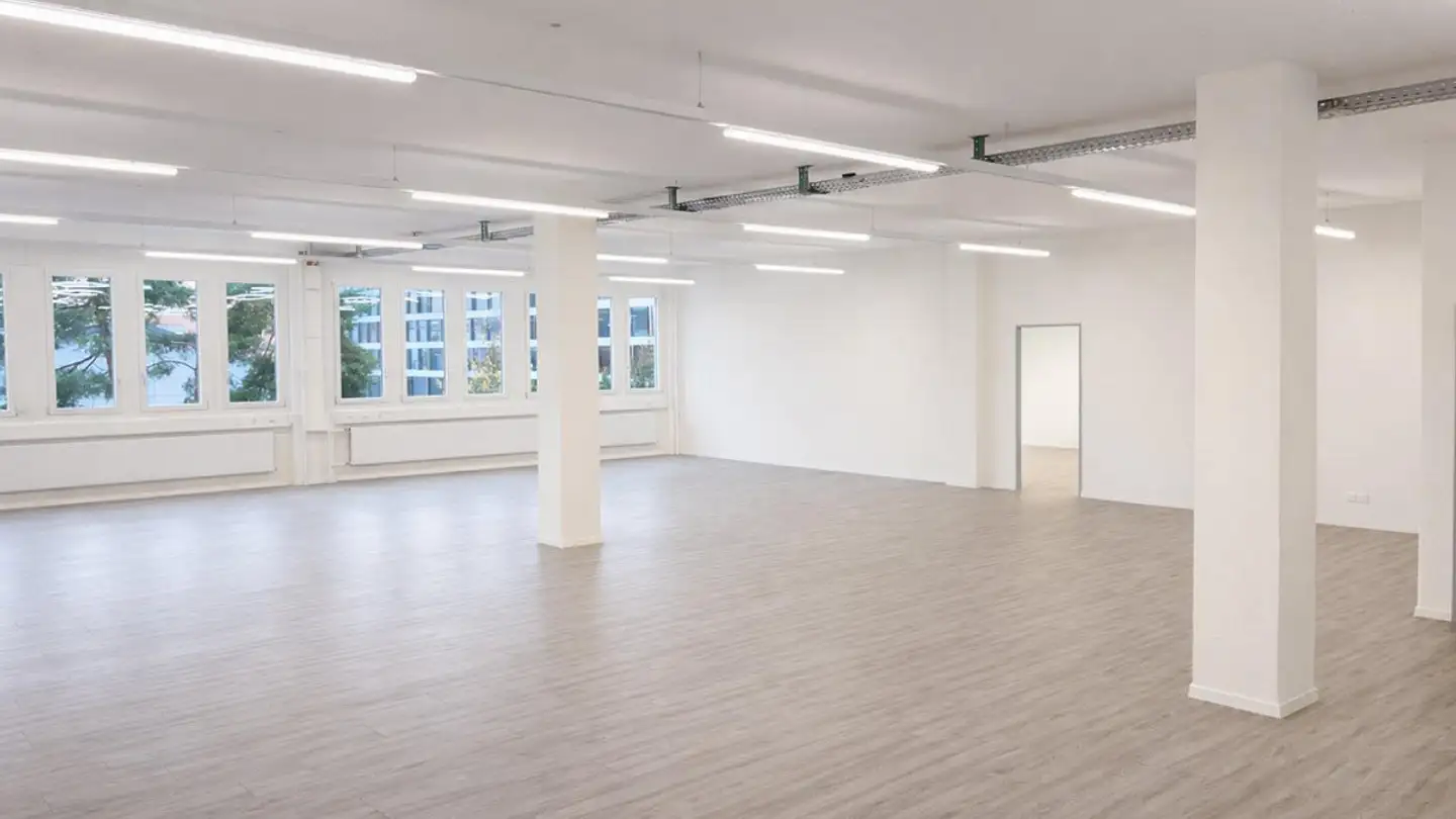 Commercial for rent - 6330 Cham - Photo 2