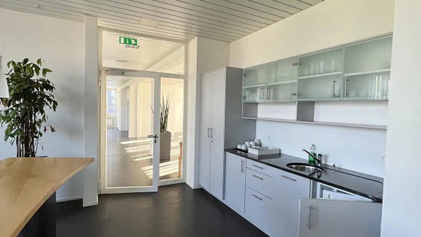 Mixed-use building for rent - Flurhofstrasse 160b, 9000 St. Gallen - Photo 2