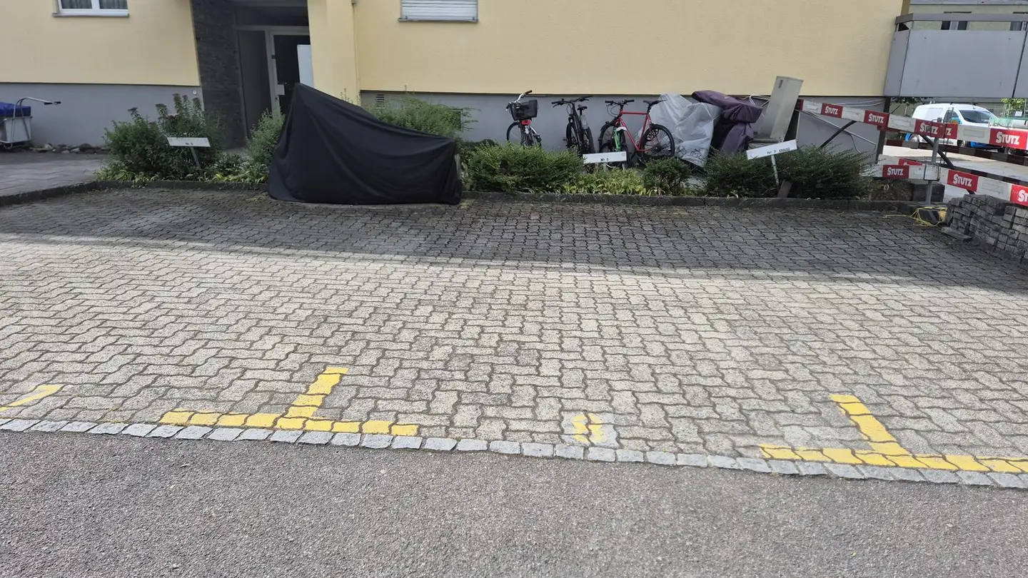 Place de parking extérieure à louer - Tössfeldstrasse 44, 8406 Winterthur
