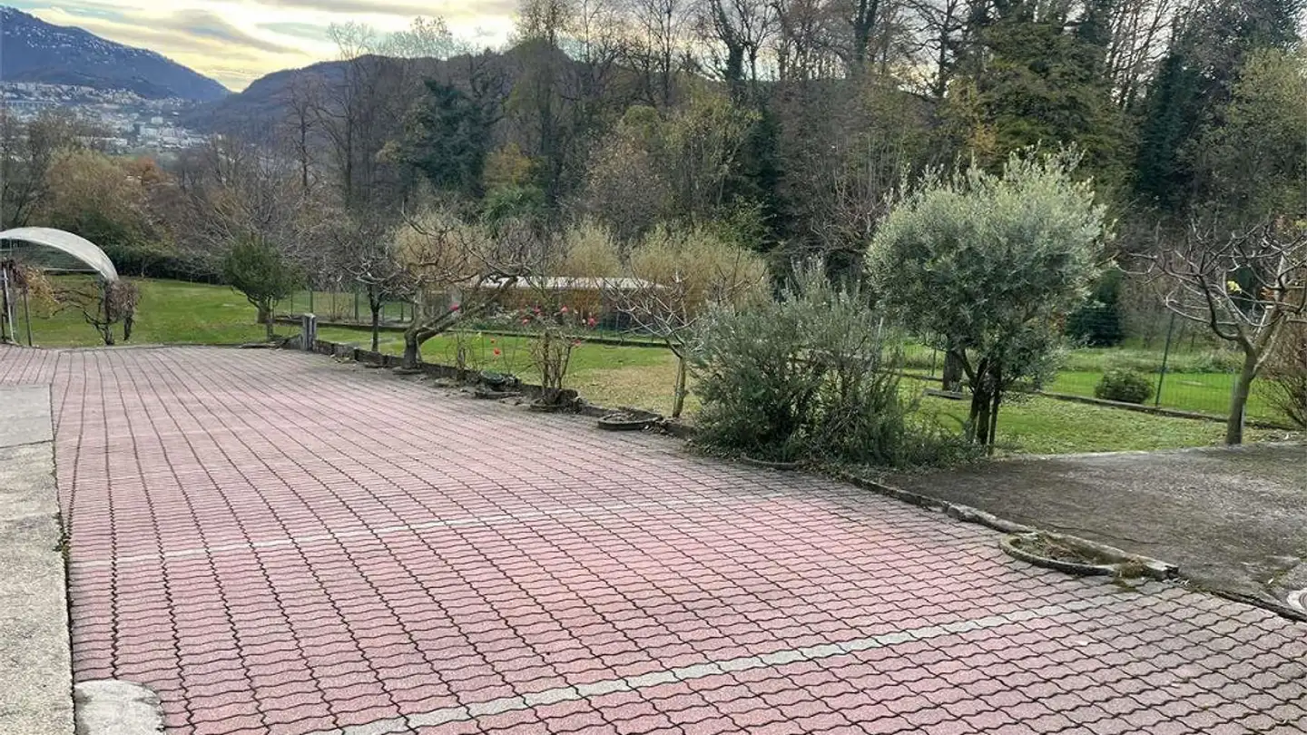 Place de parking extérieure à vendre - 6883 Novazzano