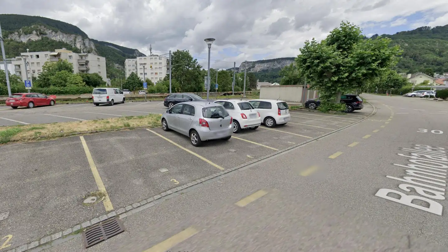 Place de parking extérieure à louer - Bahnhofallee 2, 4702 Oensingen