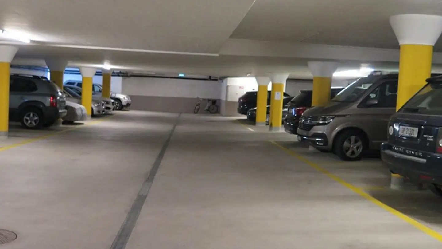 Parcheggio sotterraneo in affitto - Cadonaustrasse 43b, 7000 Chur