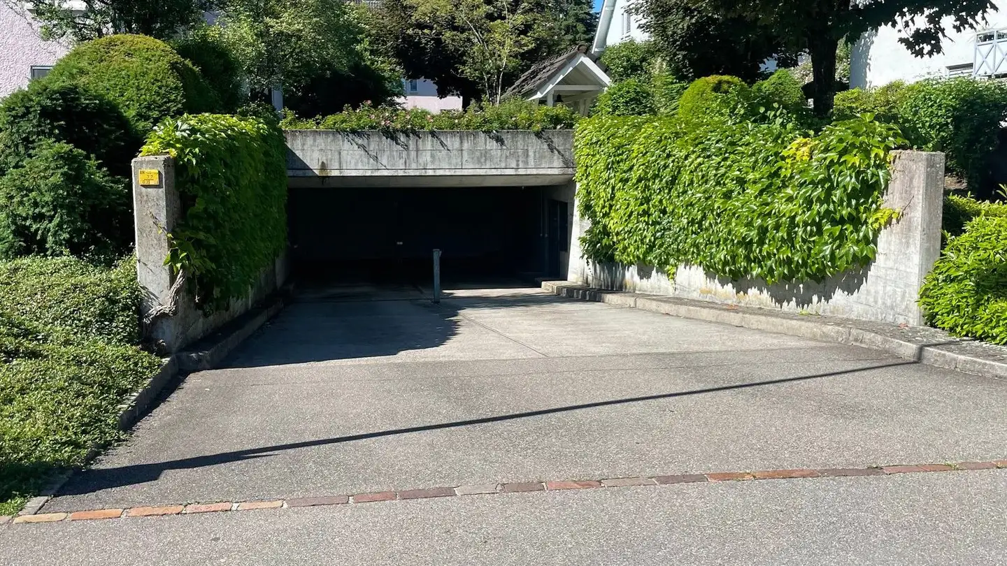 Place de parking souterraine à louer - Blattenstrasse 12, 8603 Schwerzenbach