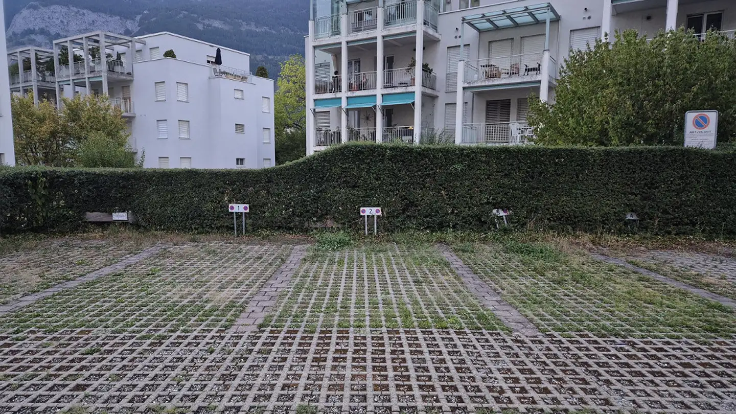 Place de parking extérieure à louer - Oberalpstrasse 45, 7000 Chur - Photo 3