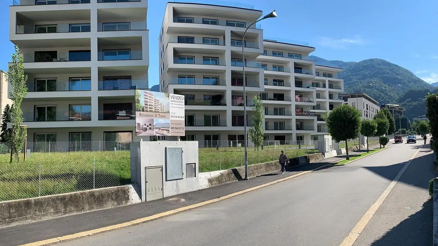 Place de parking couverte à louer - Viale Stazione 22, 6512 Giubiasco