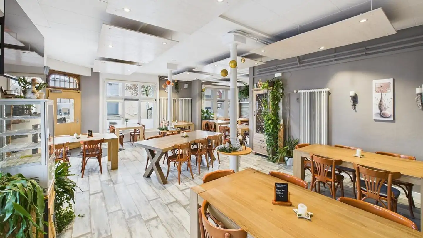 Mixed-use building for sale - 3150 Schwarzenburg