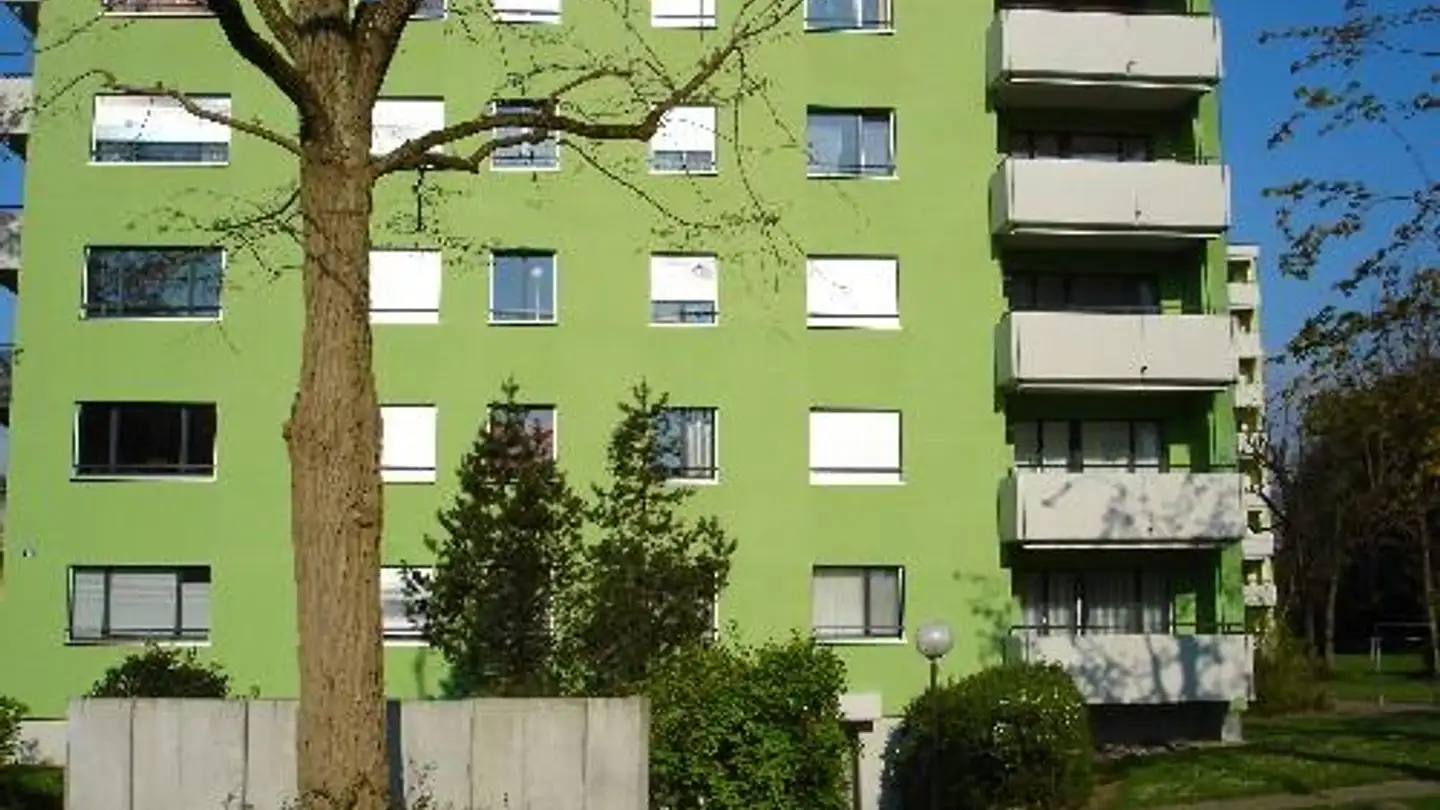 Place de parking intérieure pour moto à louer - 8610 Uster