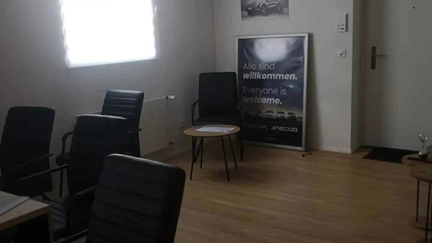Commercial à louer - Oetwilerstrasse 4, 8953 Dietikon