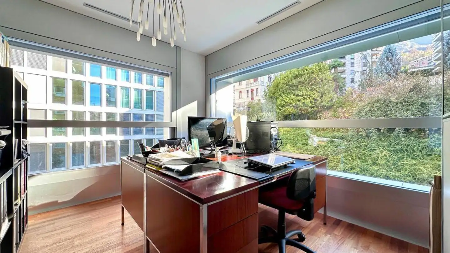 Bureau à louer - Via Delle Scuole 17, 6900 Paradiso