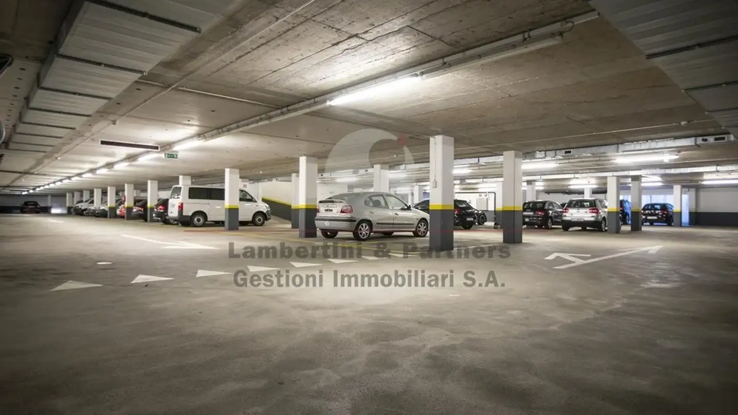 Tiefgaragenstellplatz mieten - Via Luigi Lavizzari 8, 6600 Locarno