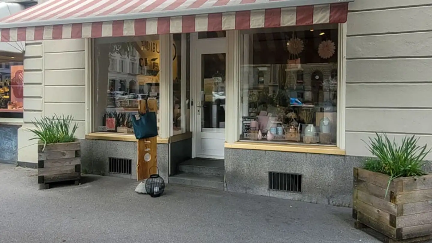 Shop for rent - Rathausplatz 1, 8750 Glarus